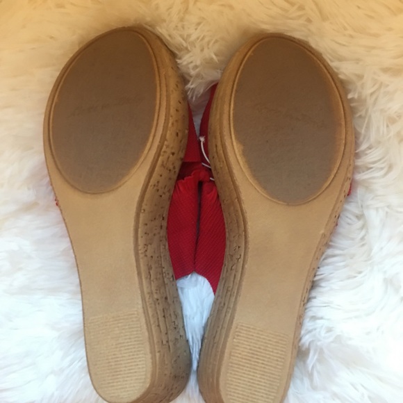 🆕 ❤️ Red Wedge Sandals ❤️ - Picture 3 of 6
